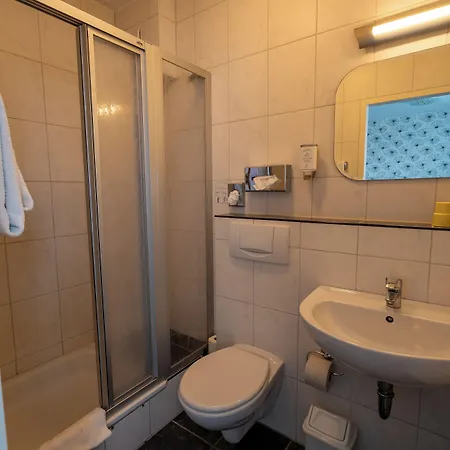 מלון Airport Business 3*