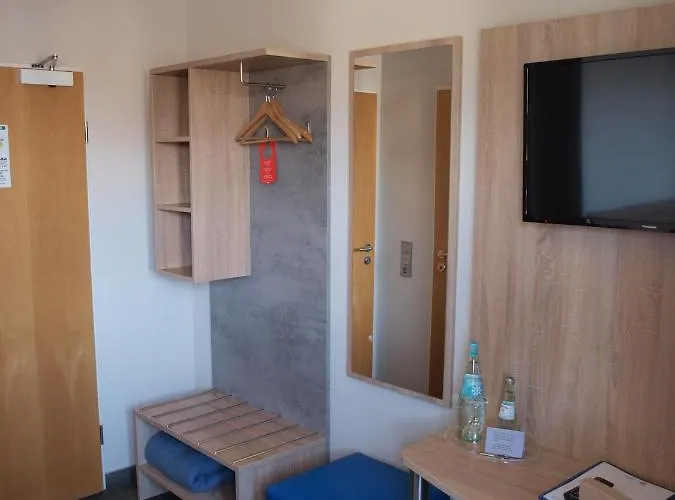 Airport Business Hotel 3*